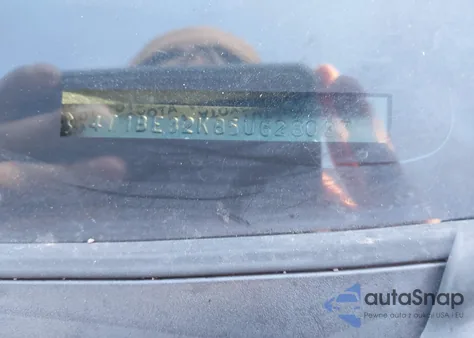 2005 Toyota Camry Le z USA, uszkodzony, nr VIN 4T1BE32K85U628037